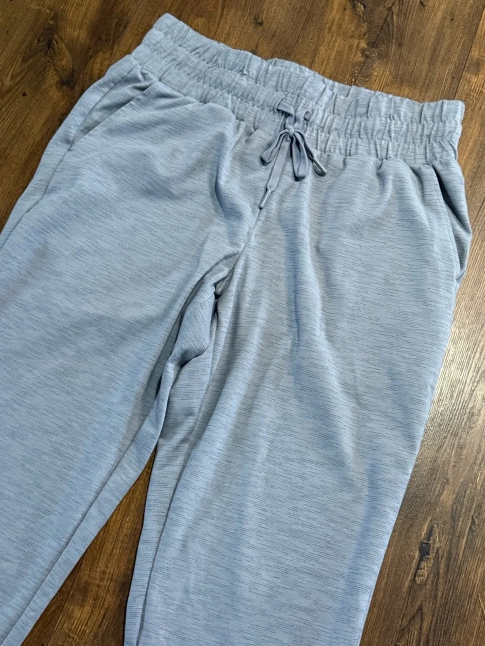 Mondetta Soft Stretch Performance Luxury Capri Jogger in Grey Size Medium